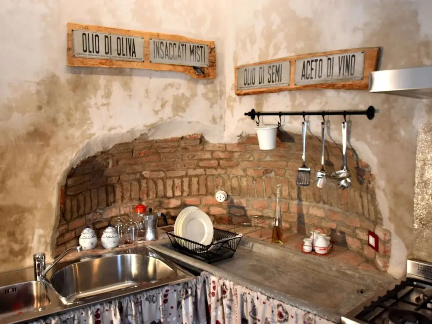 Ancient, Renovated Farmstead With Private, Equipped Garden