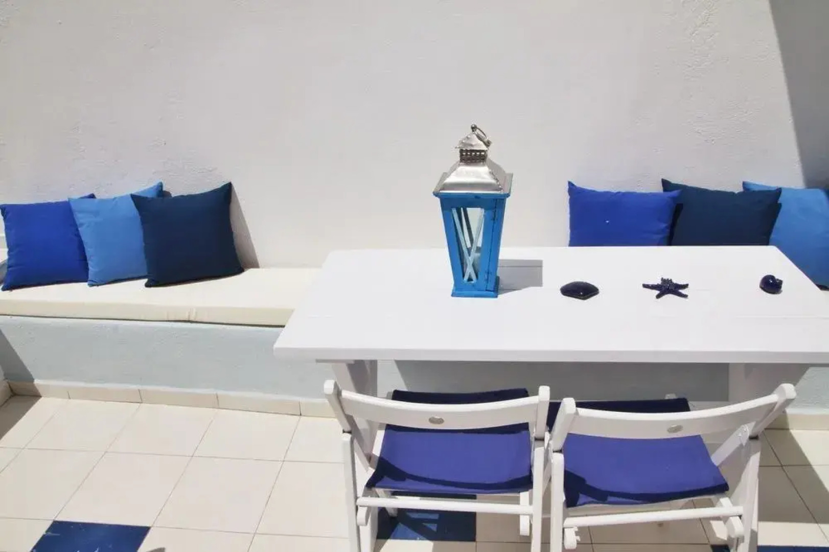 Blu Bianco Cave House