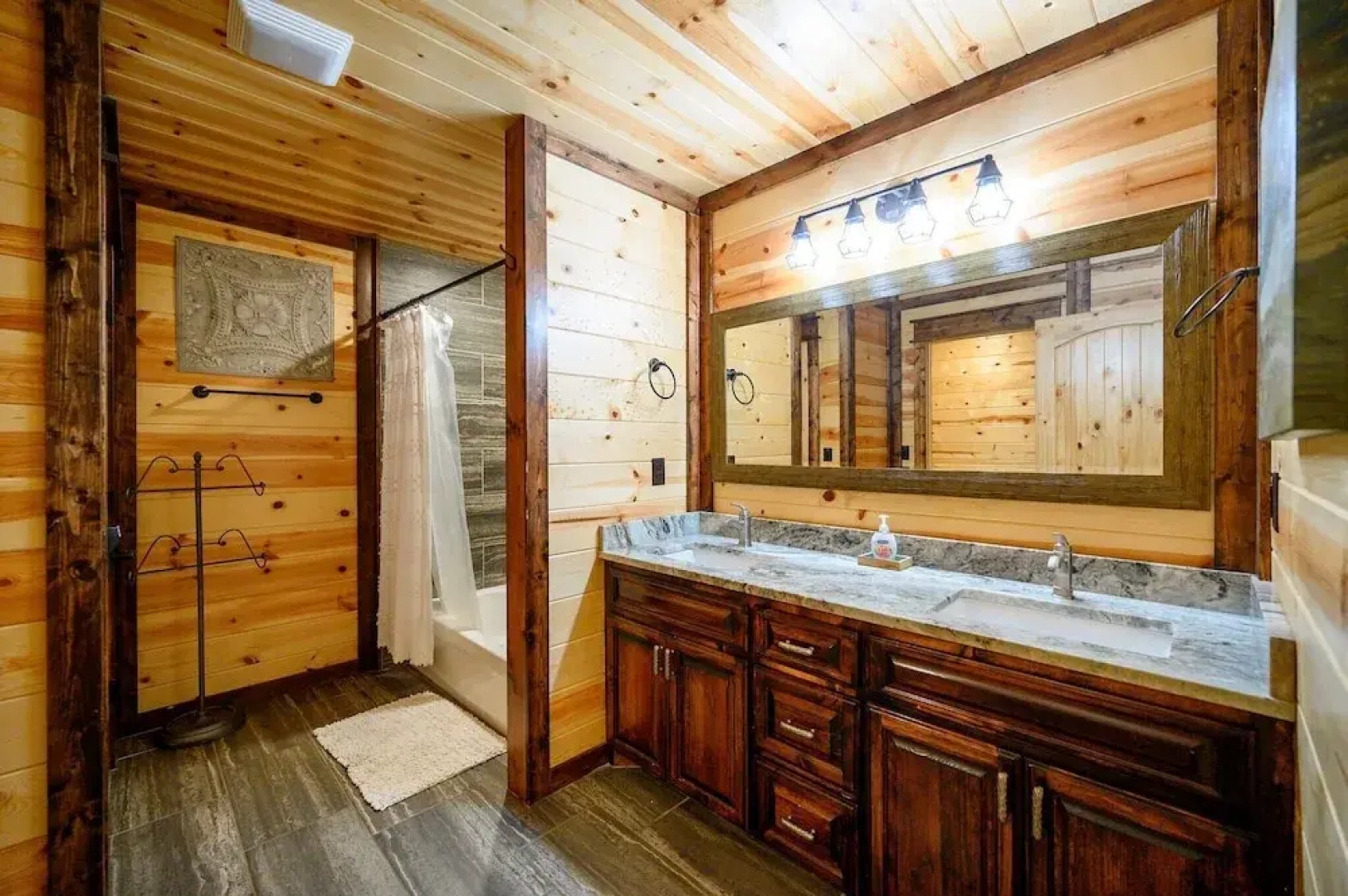 Sugar Daddy Cabin for 13!