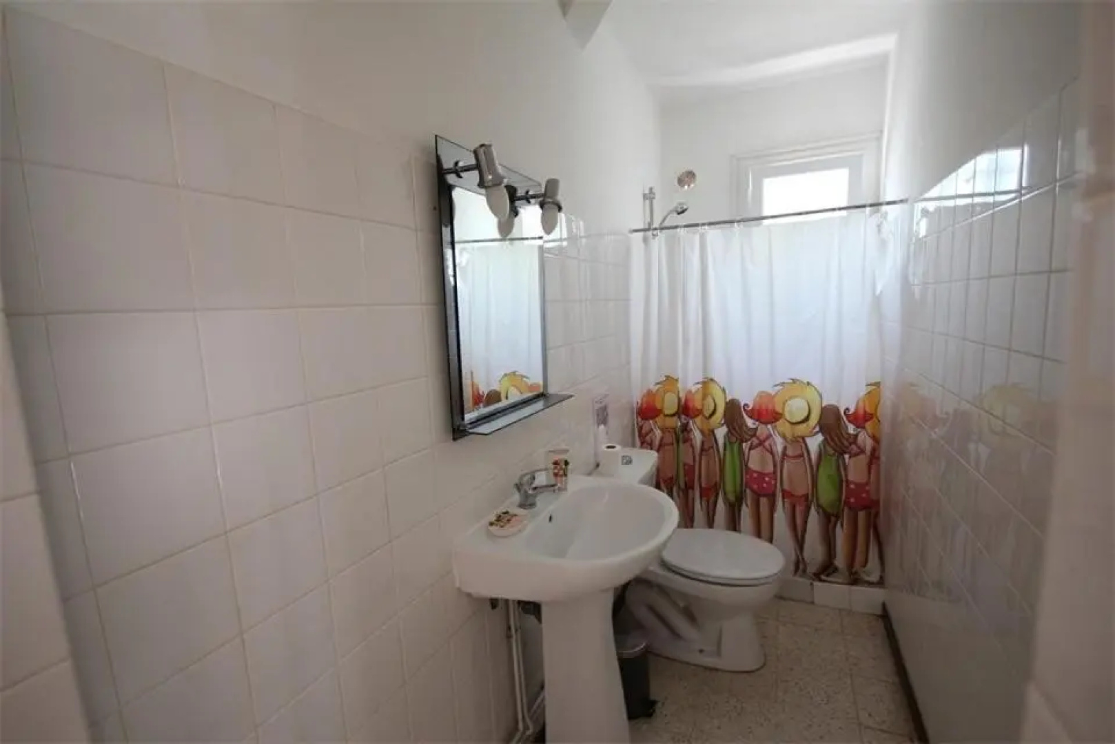 80m de la plage Appartement au rdc d'une maison 1 chambre 4 couchages cour LXRV9B