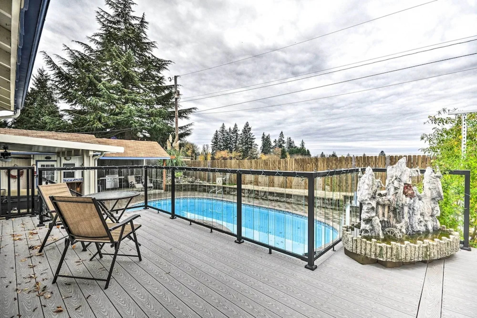 Vancouver Home w/ Hot Tub < 15 Mi to Portland!