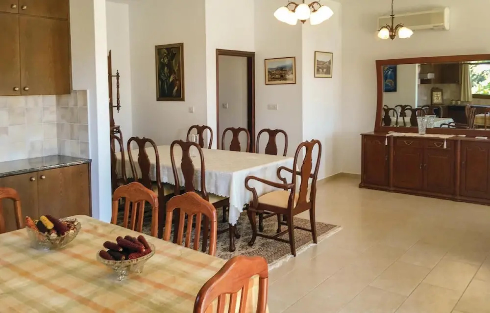 Beautiful Home in Maroni Lamaka With Wifi and 4 Bedrooms