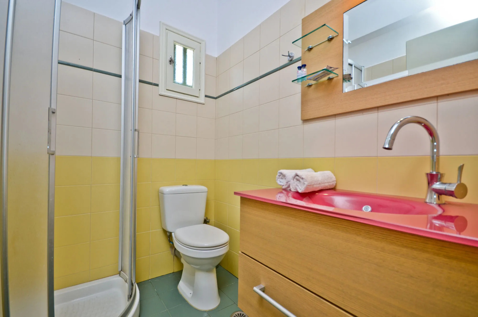 Ydreos Studios & Apartments