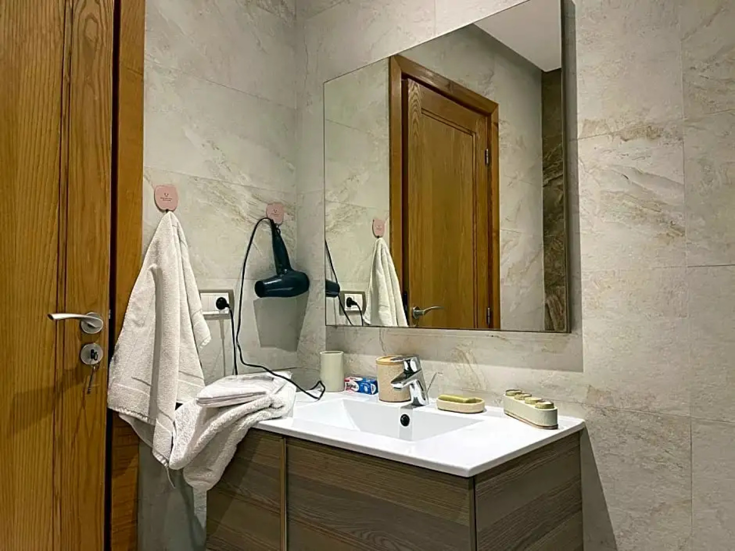 Chambre d'hôte close to the Airport MED 5 & market