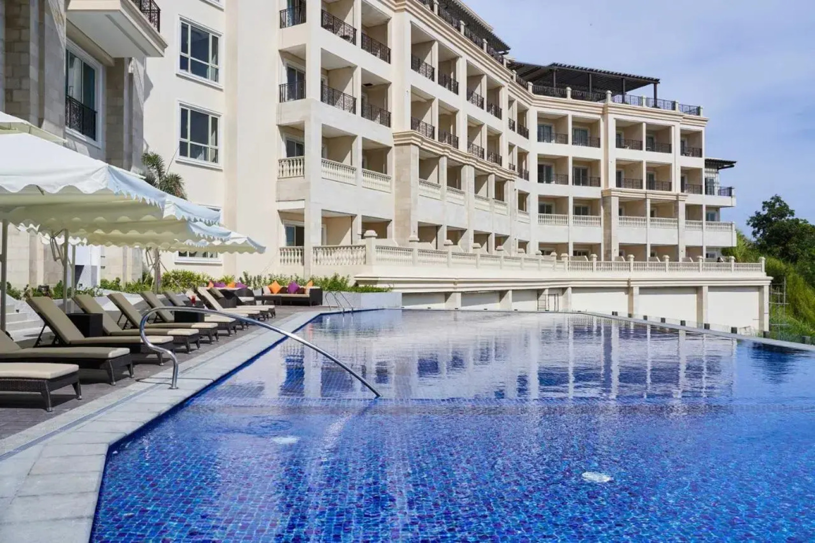 Scenic Tagaytay Getaway with Taal Views