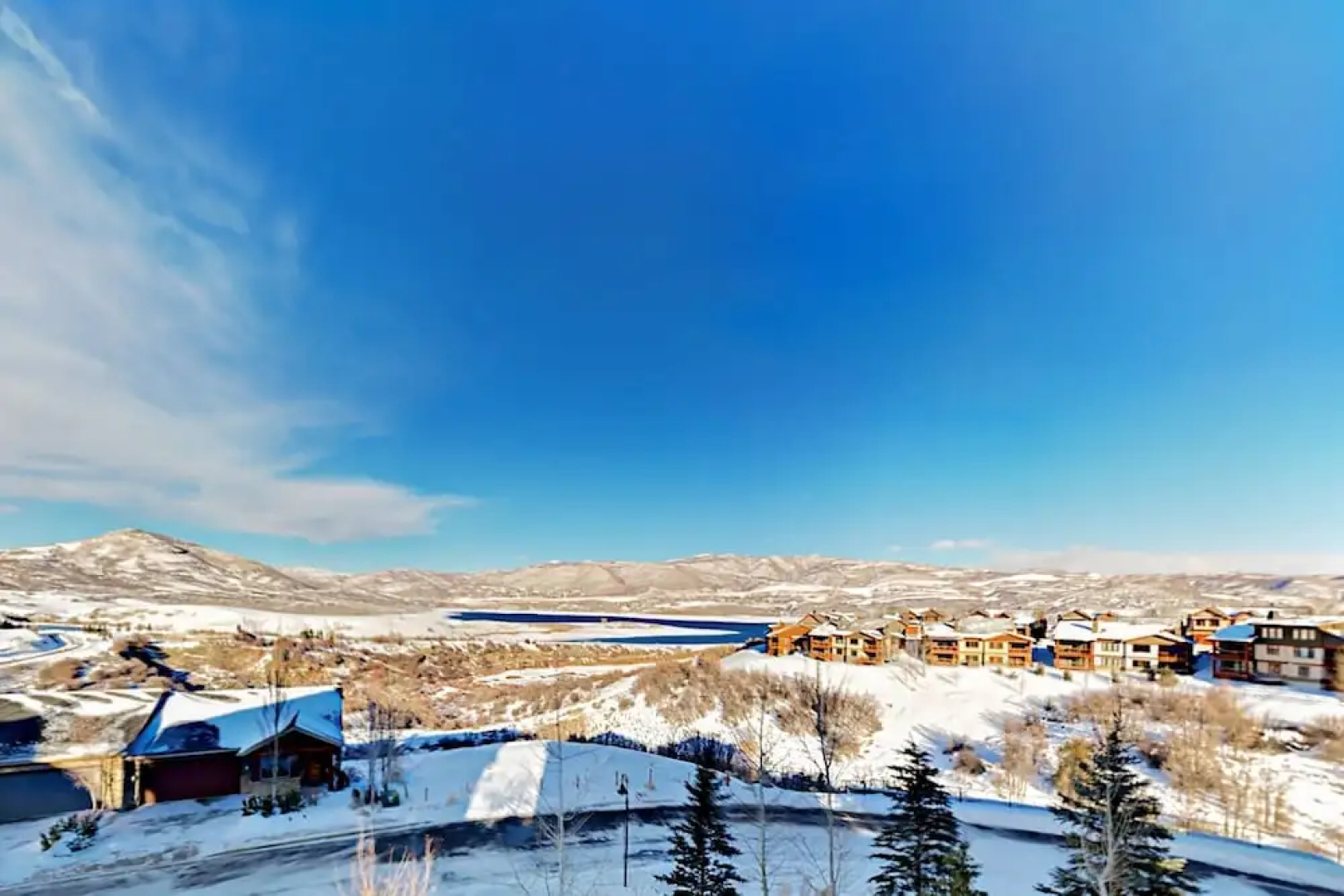 Big Townhome W/ Hot Tub, Views, 3 Living Rooms 5 Bedroom Townhouse
