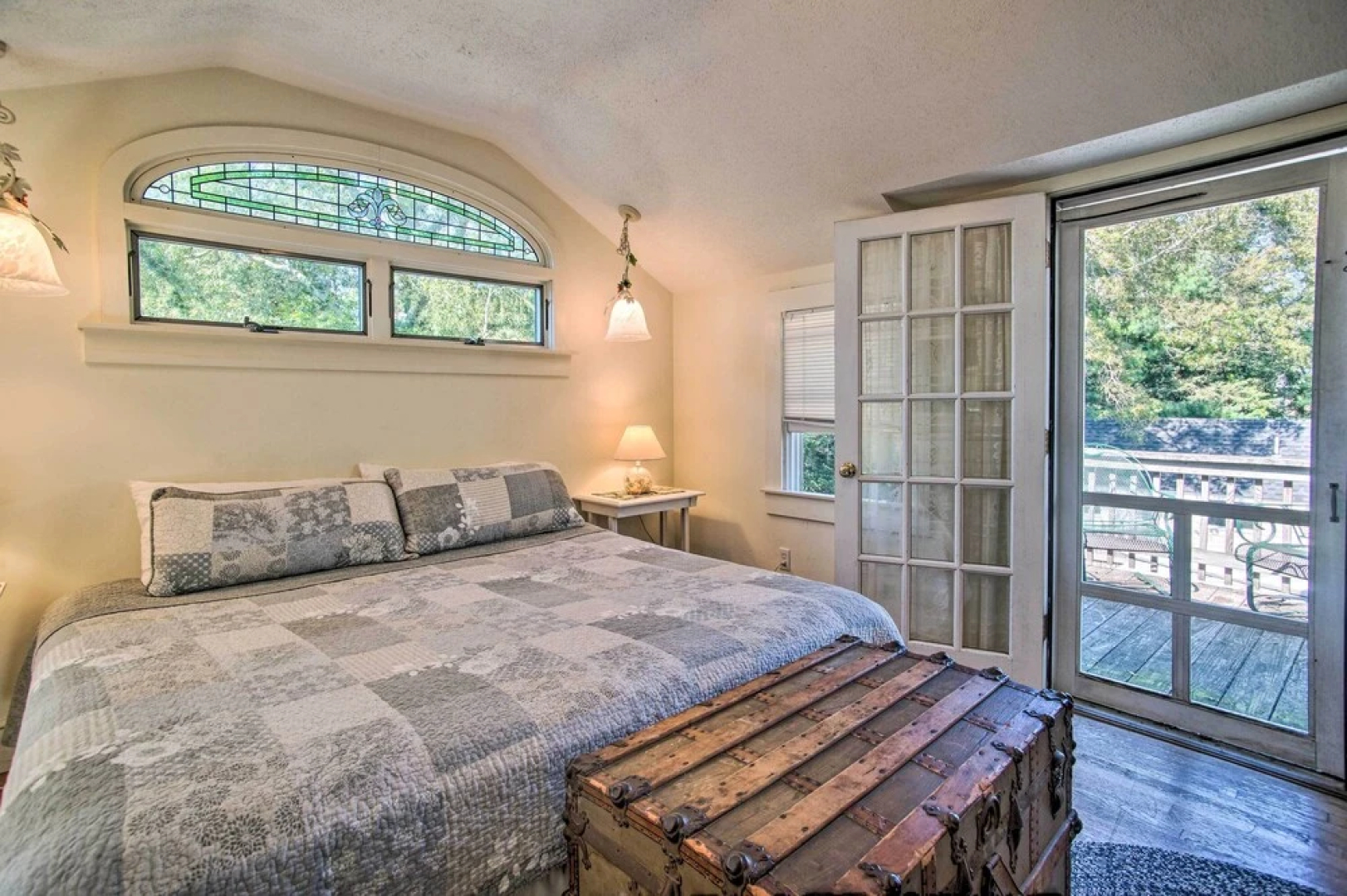 Charming MV Cottage: Walk to Dtwn Oak Bluffs!