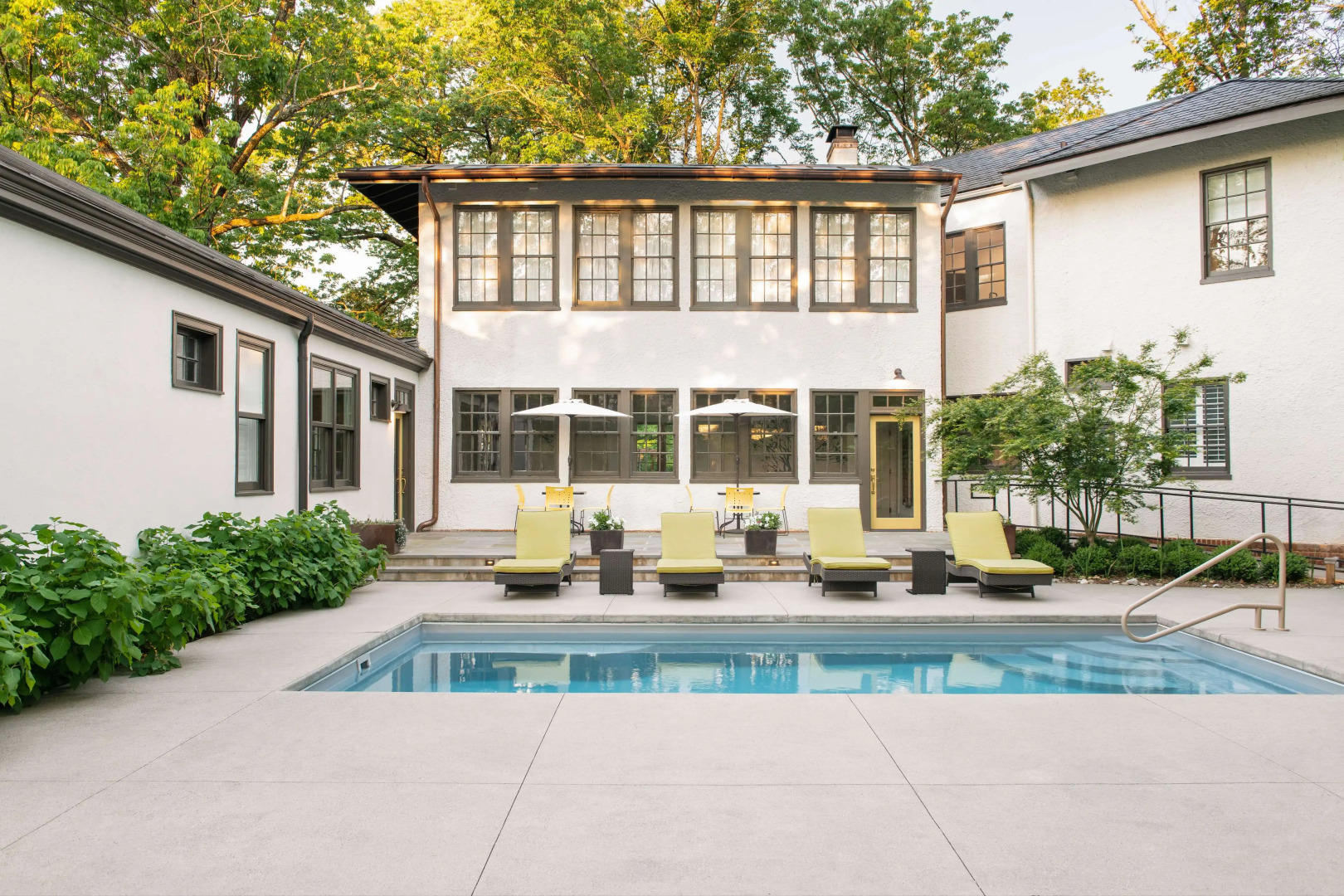 Oakhurst Inn at the University