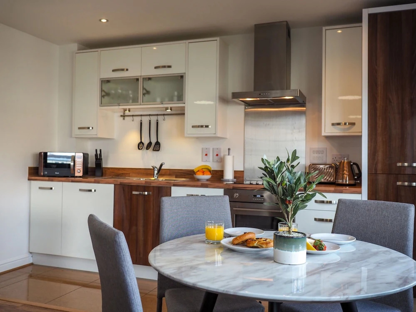 SA Today Apartments Farnborough with Fibre Wi-Fi & Netflix