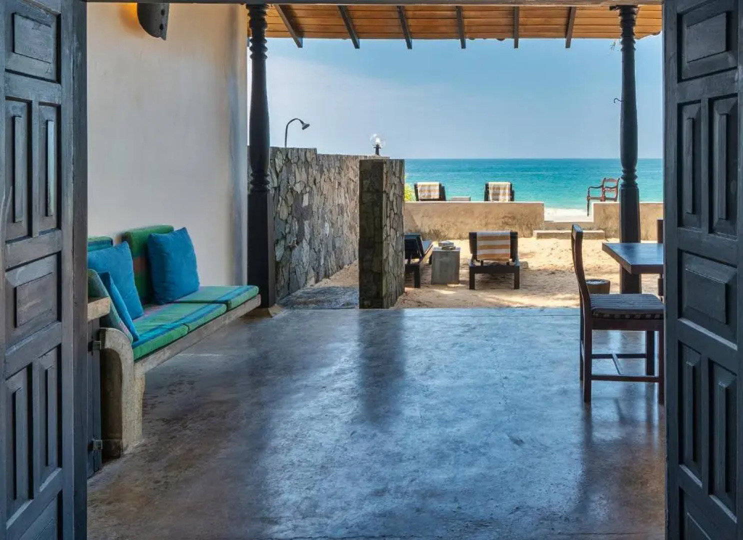 Blue Parrot Beach Villa