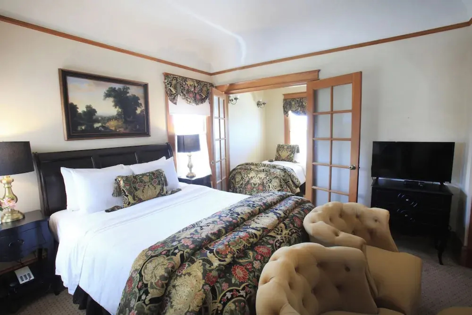 The Charles Pacific Grove - Artfully Designed Inclusive Inn