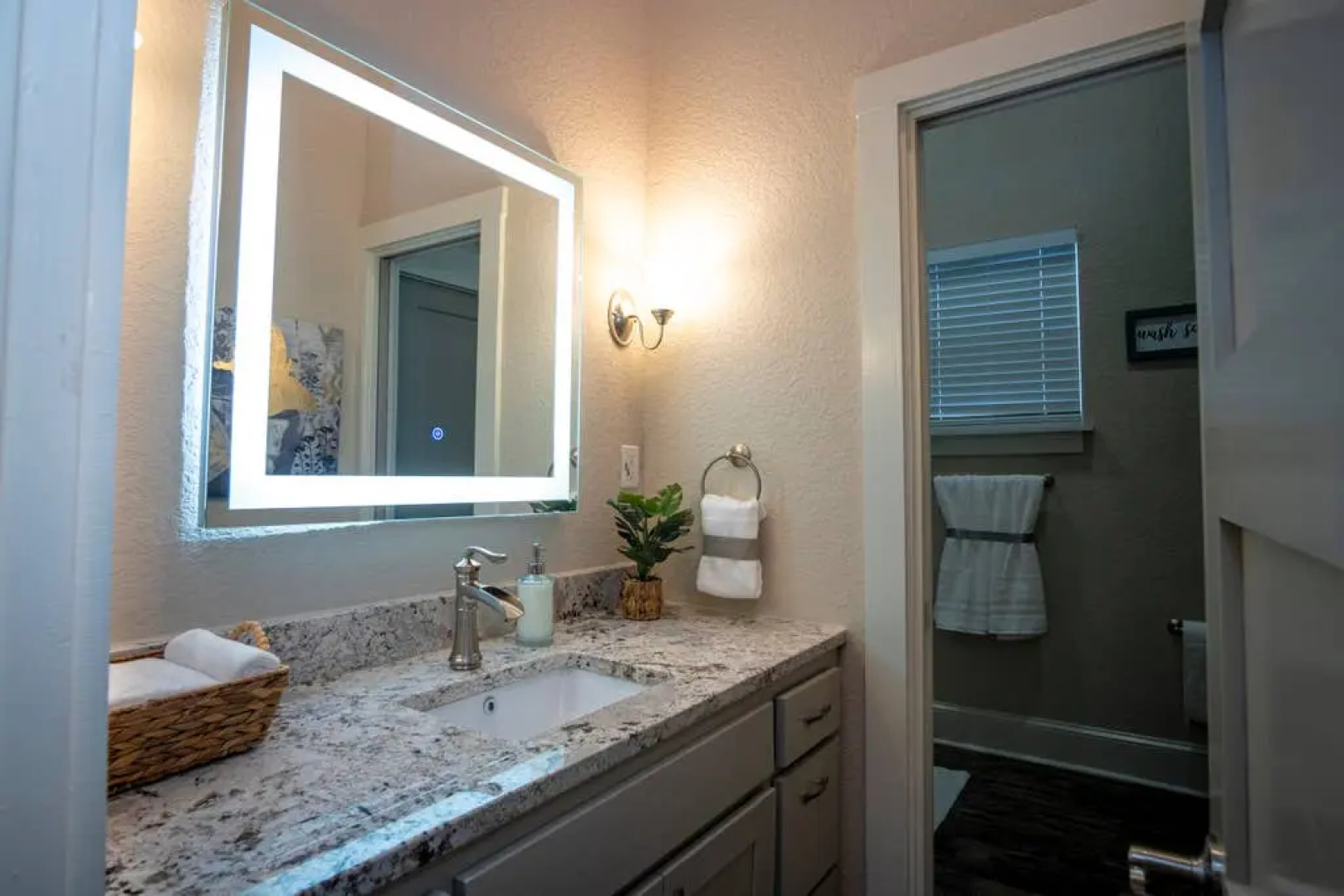 BRAND NEW Luxury Impressive House Near Downtown!