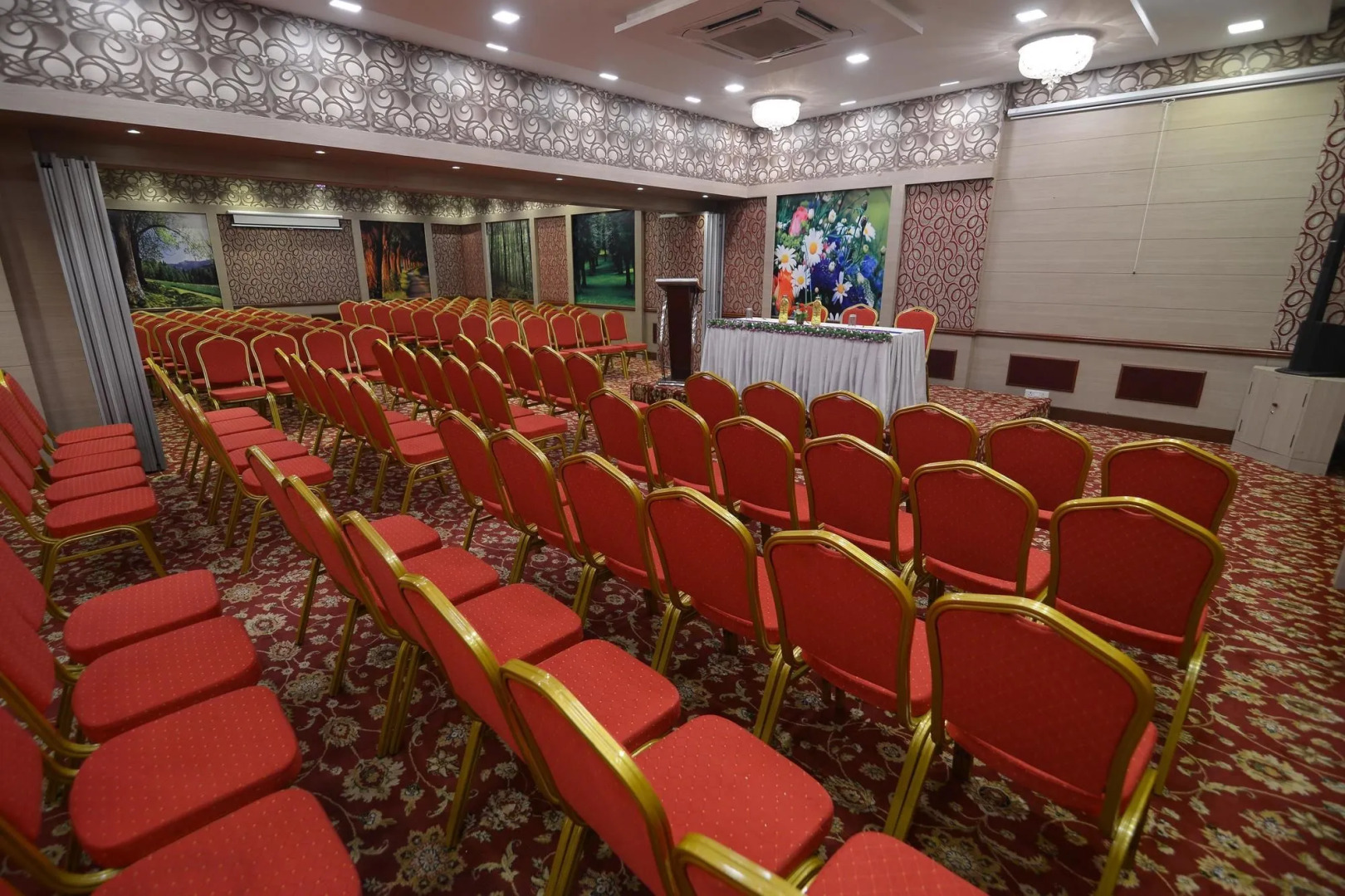 OYO 1929 Hotel Royal Court