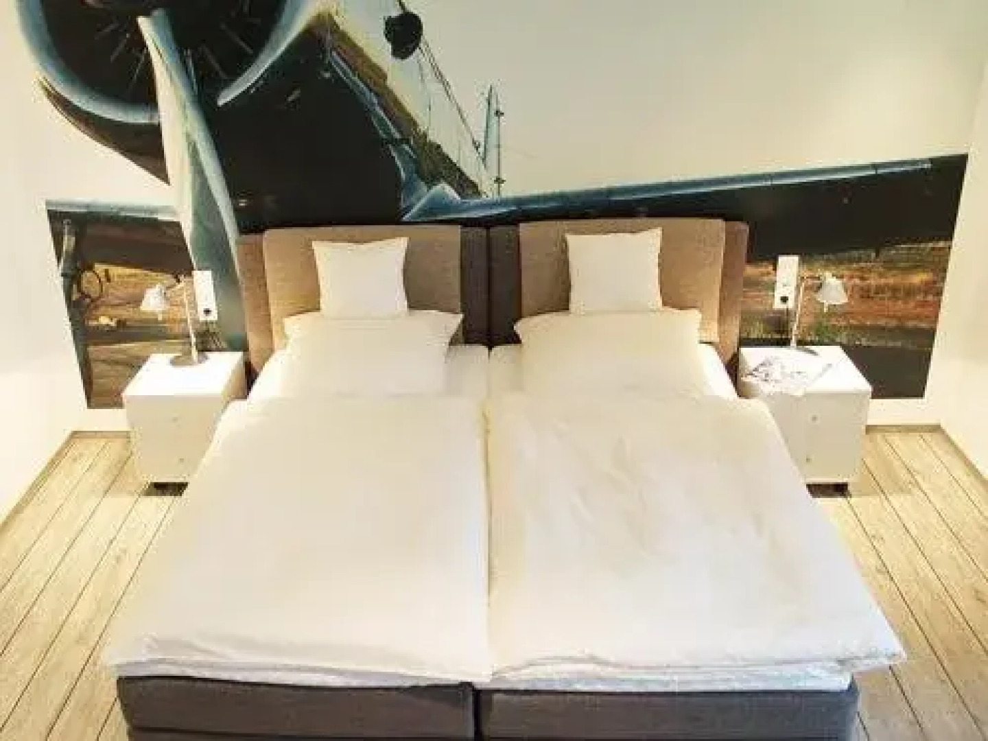 JU52 Restaurant Hotel Lounge