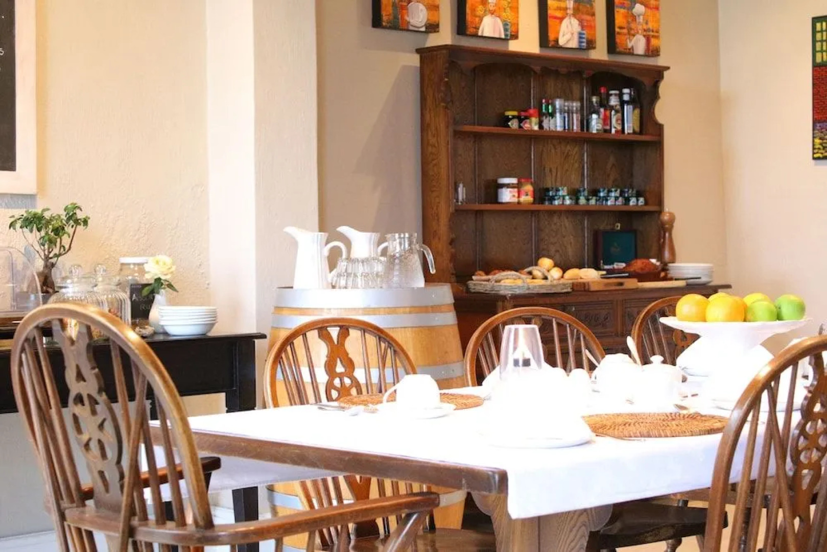 Under Oaks Guesthouse