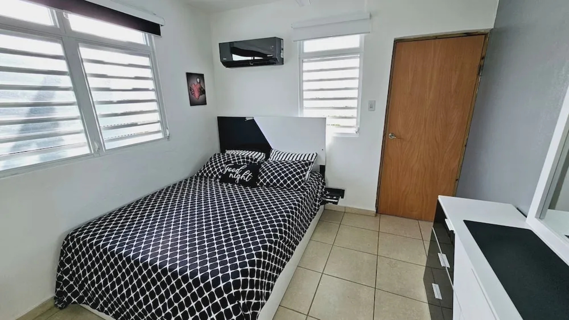 Cozy and Modern Apartment Black & White With Jacuzzi on Terrace