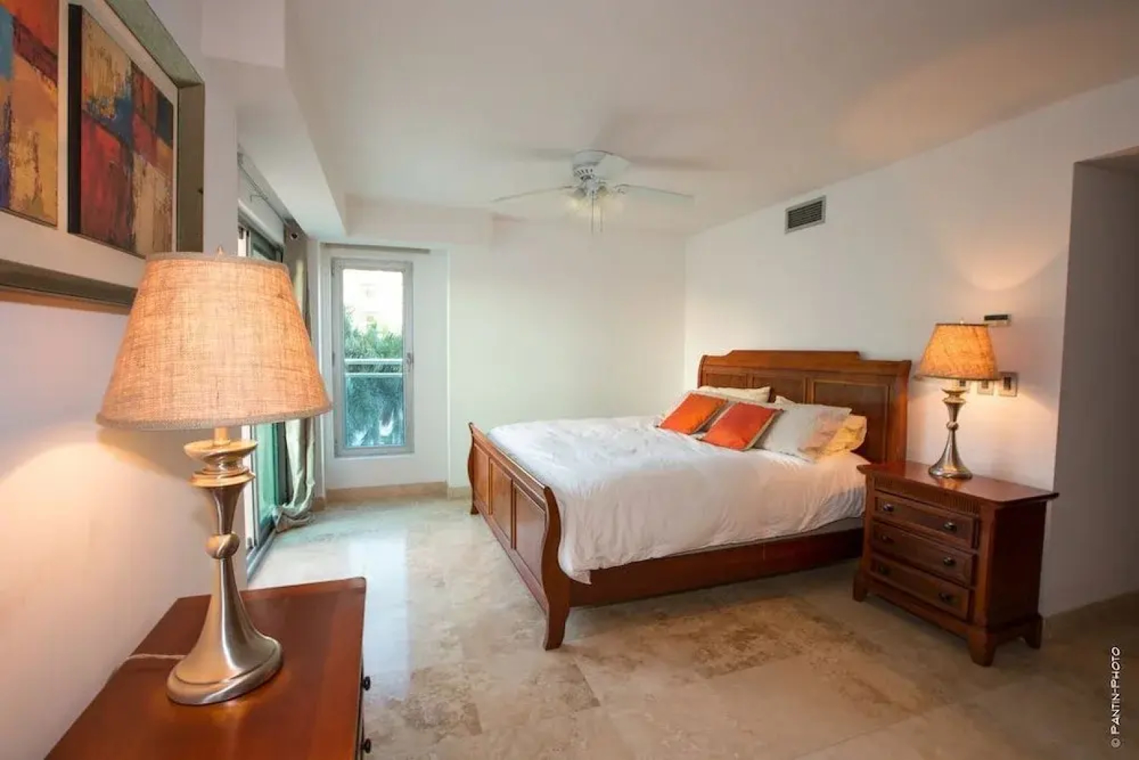 *The CLIFF_ BEACHFRONT and LUXURY MODERN UNIT* C2