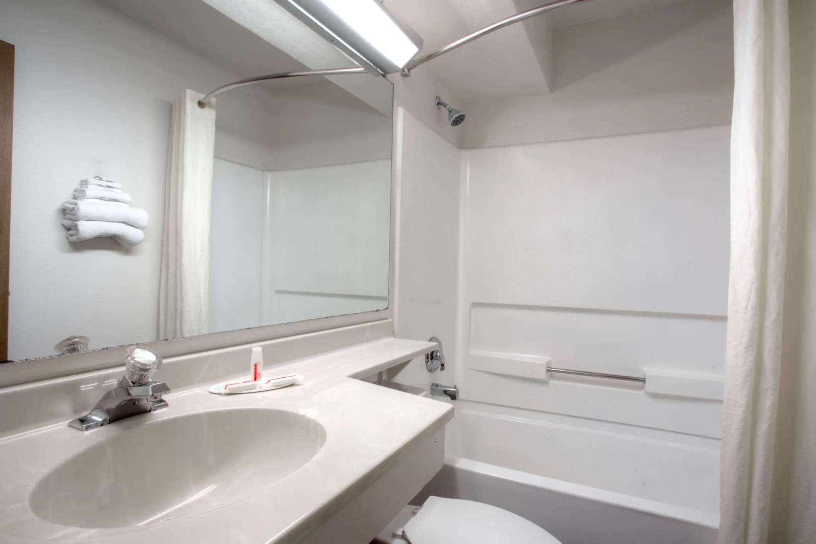 Super 8 by Wyndham Gainesville I-75 Hospital University Area