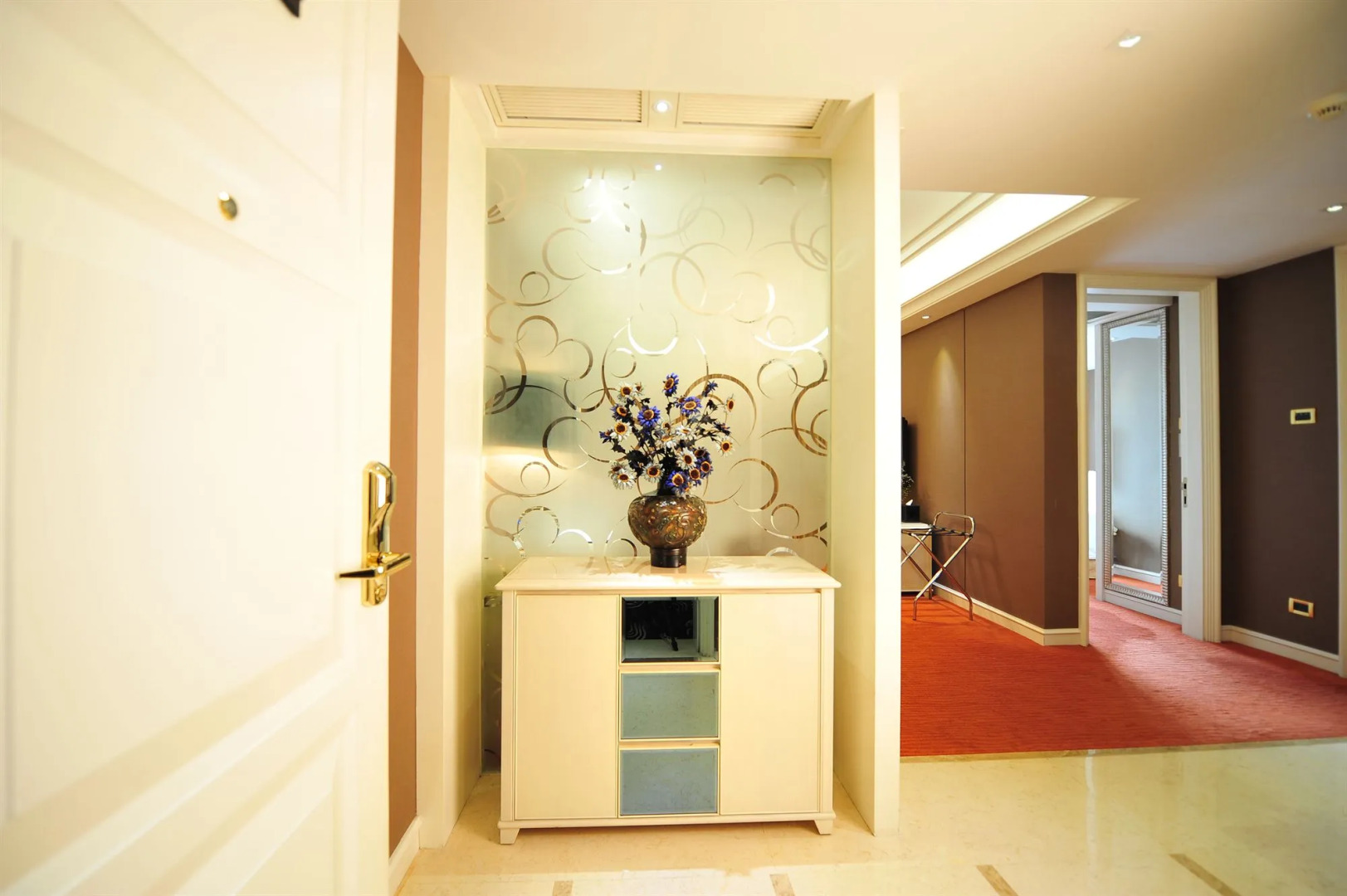 Wealthy All Suite Hotel Suzhou