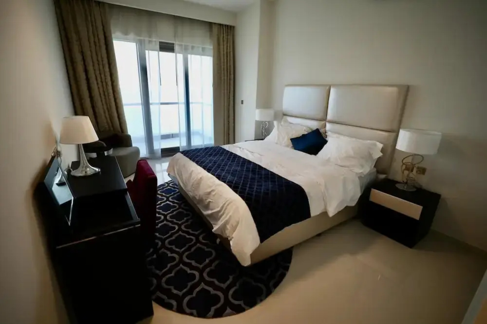 Waterfront 2 Bed Apartment Sleeps 4 With Parking