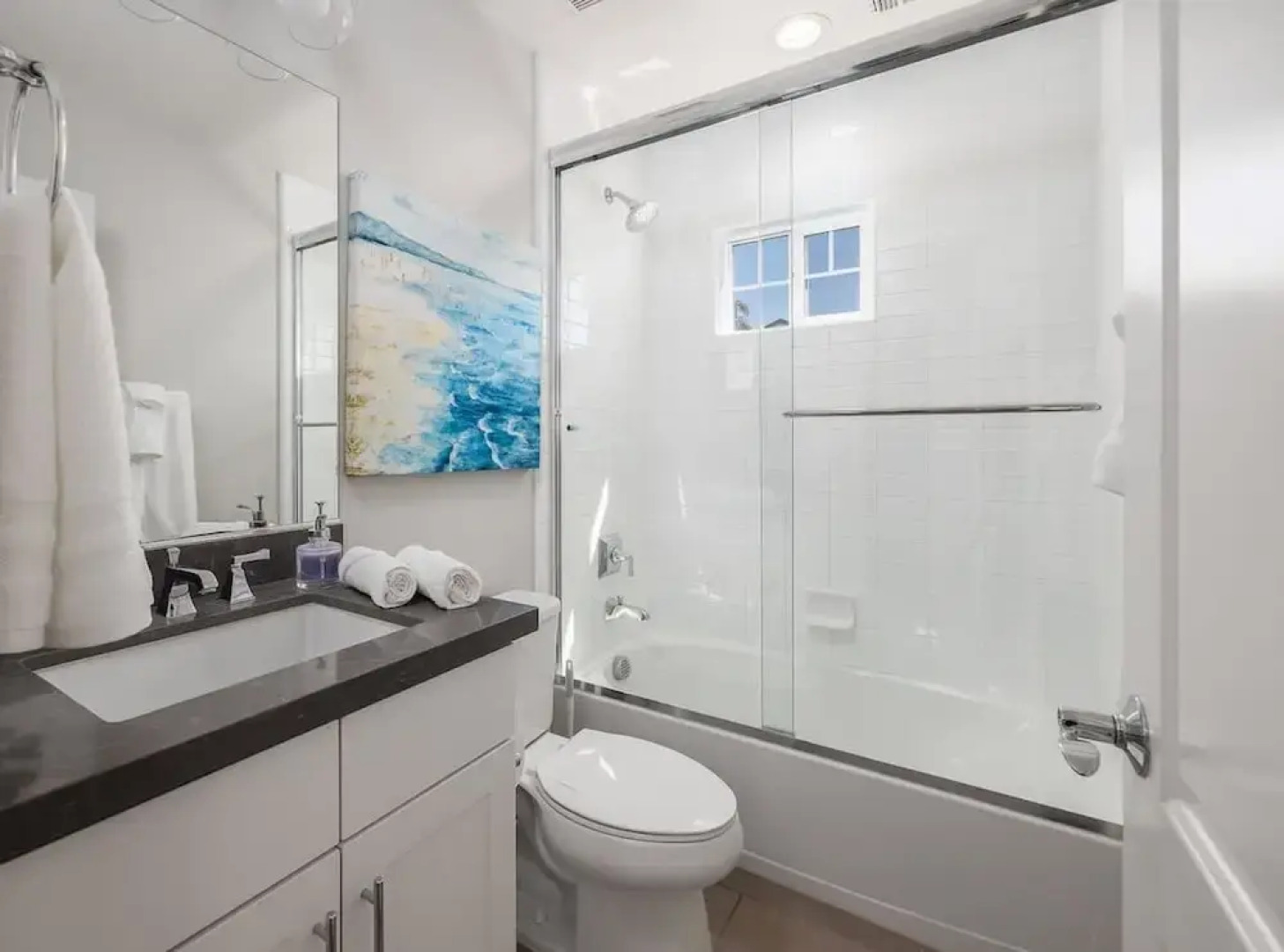 Large 4 Bedroom Close To Beach