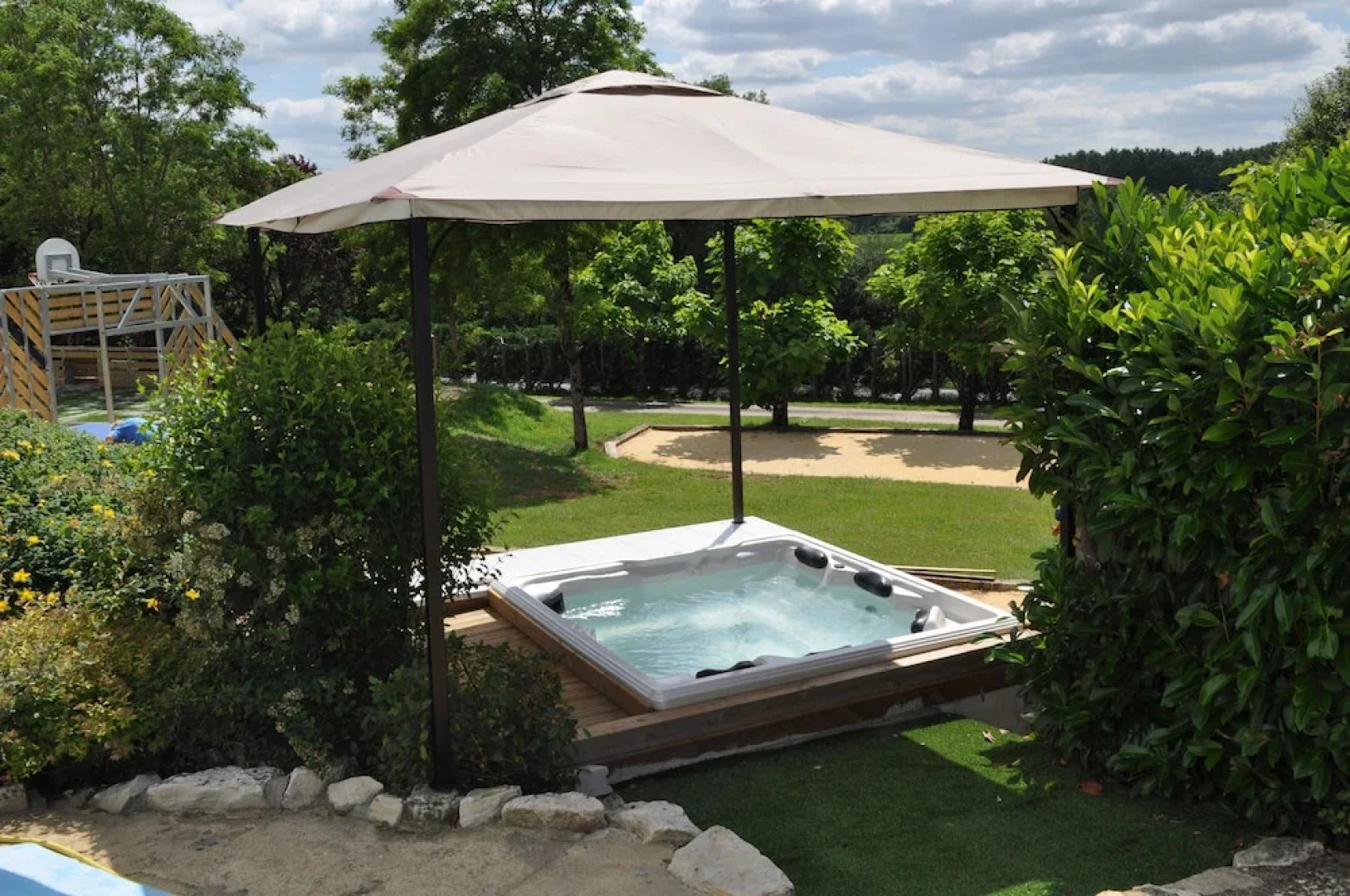 Camping Des Bastides Logements Insolites