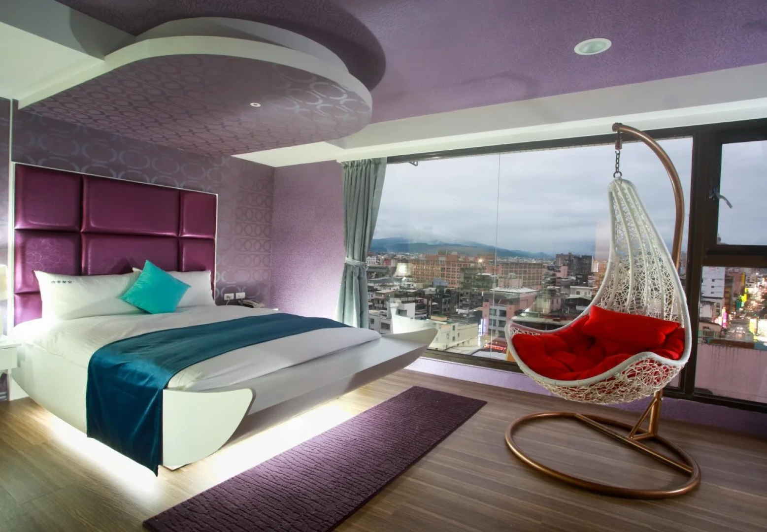 Happiness Skyline Hotel