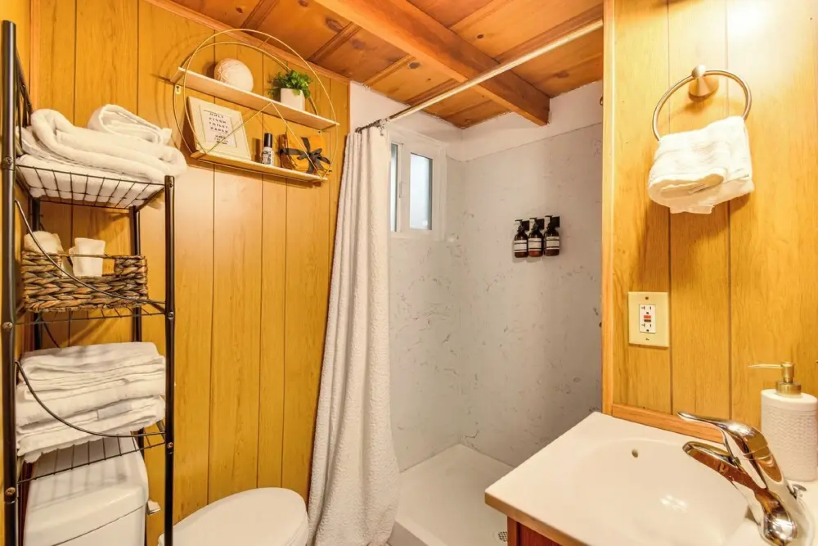 15 Mi to Ski Resort: Cozy Cabin Near Long Barn!
