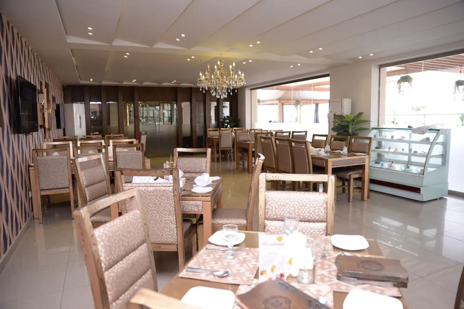 Grand Regent Hotel & Suites