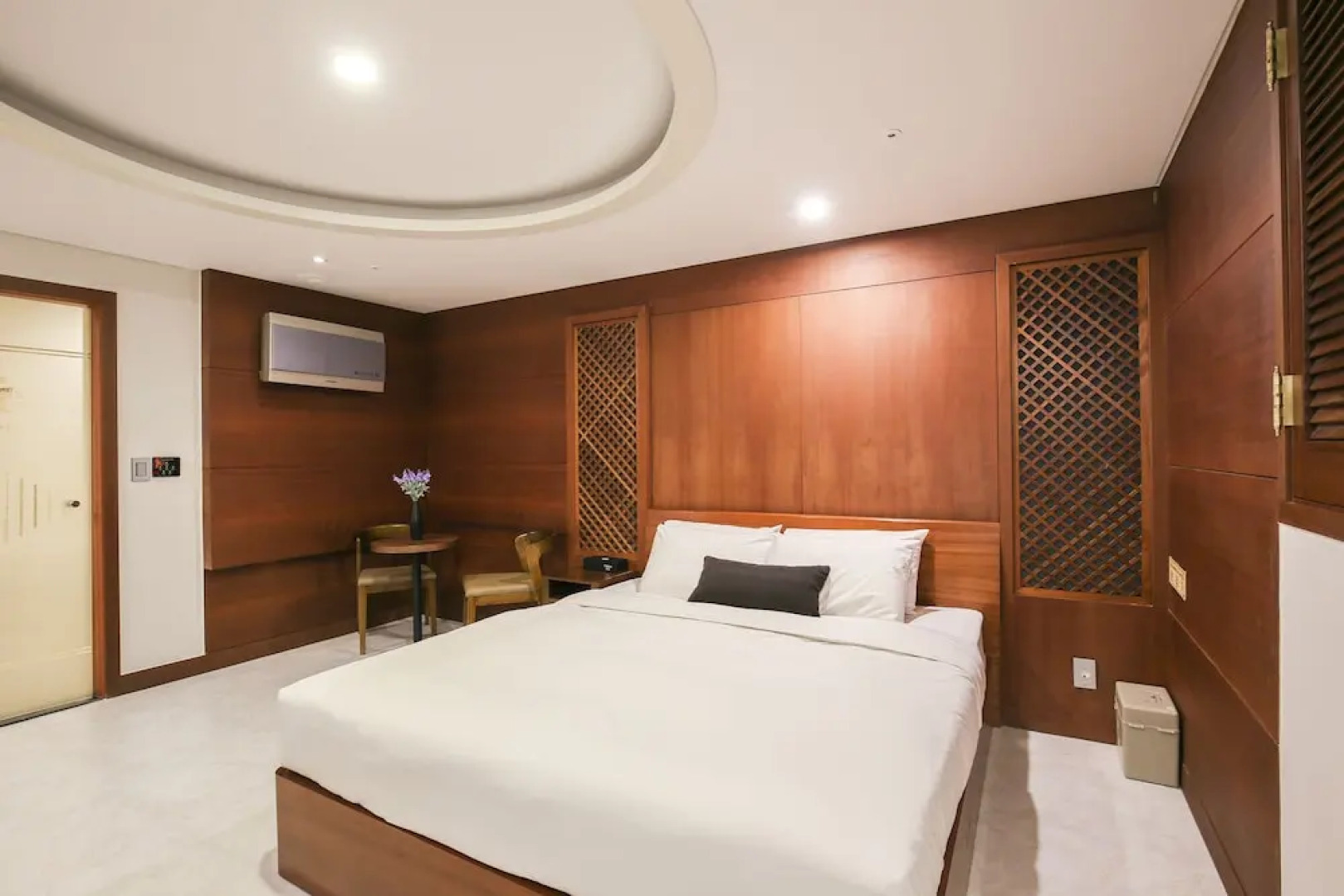 Themepark Tourist Hotel