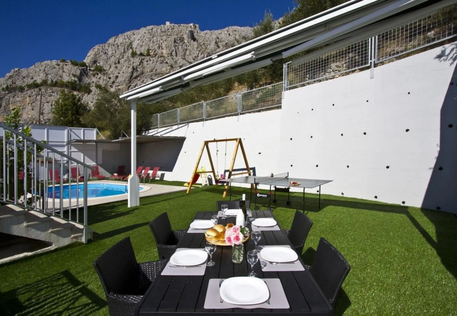 Miho - With Pool - H