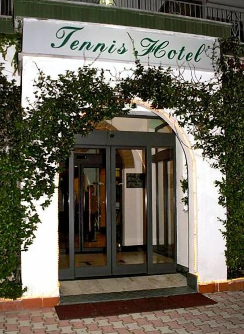 Tennis Hotel