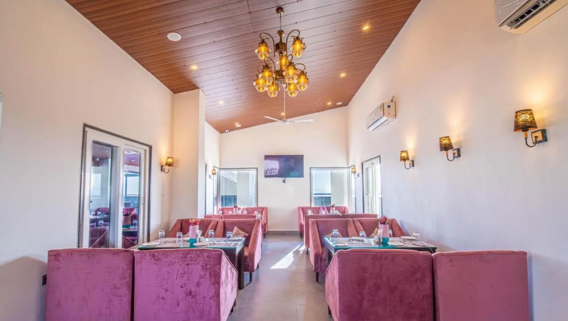 The Hotel Js Souvenir