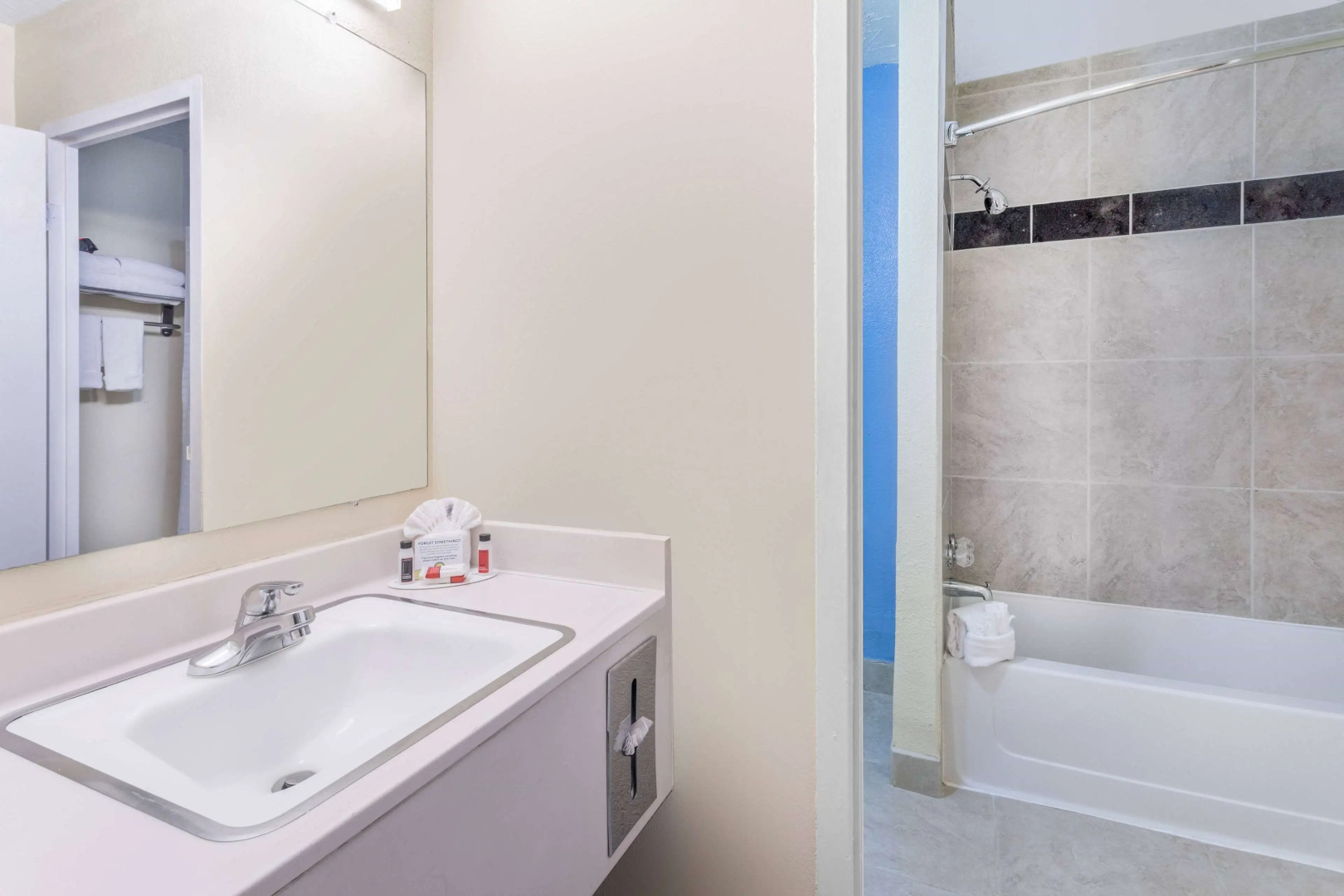 Days Inn & Suites by Wyndham Clovis