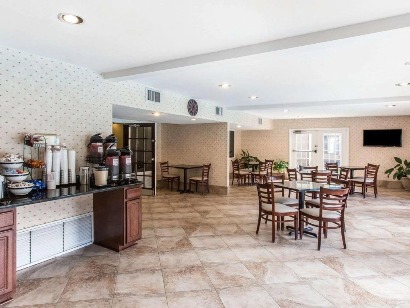 Comfort Inn & Suites - near Robins Air Force Base Main Gate