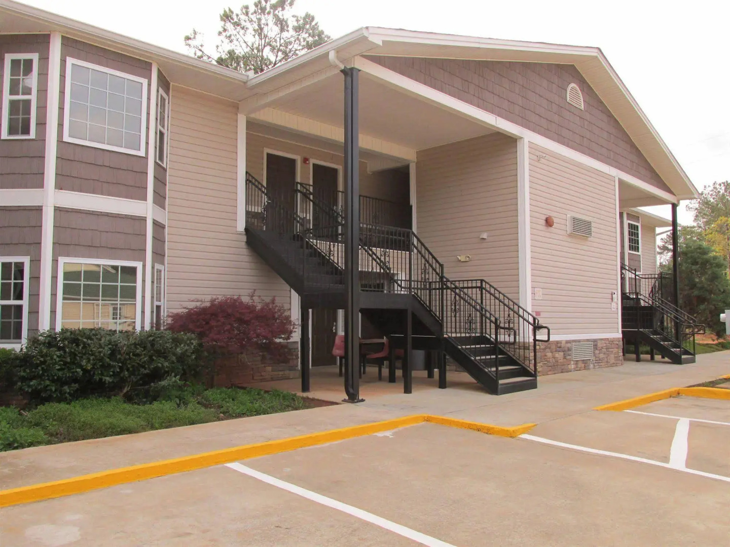 High Falls Inn and Suites