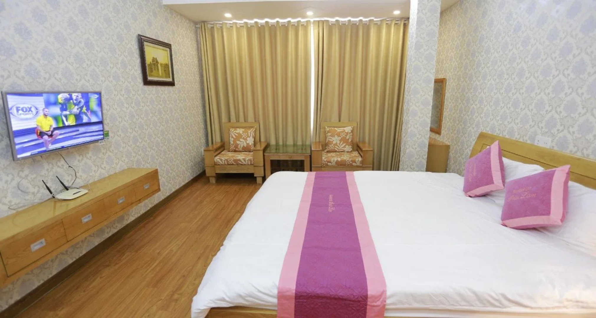 Tan Long Lakeside Hotel