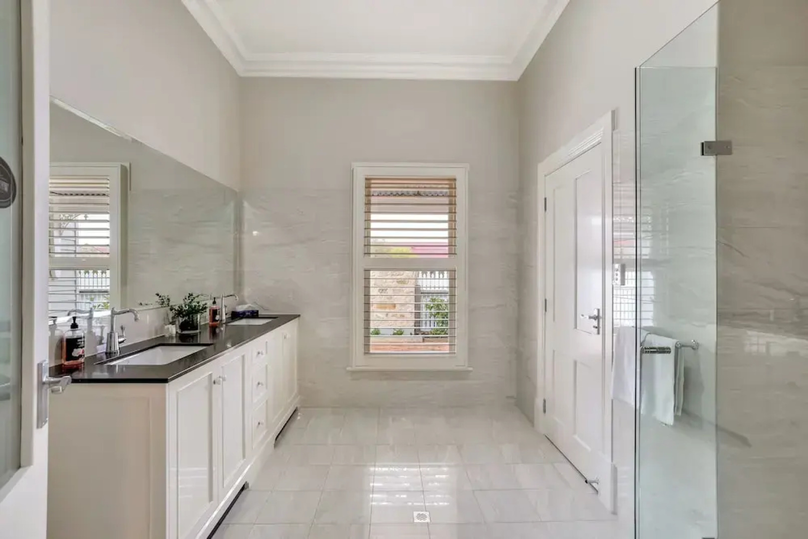 Grandview Accommodation - The Elm Tree Apartments