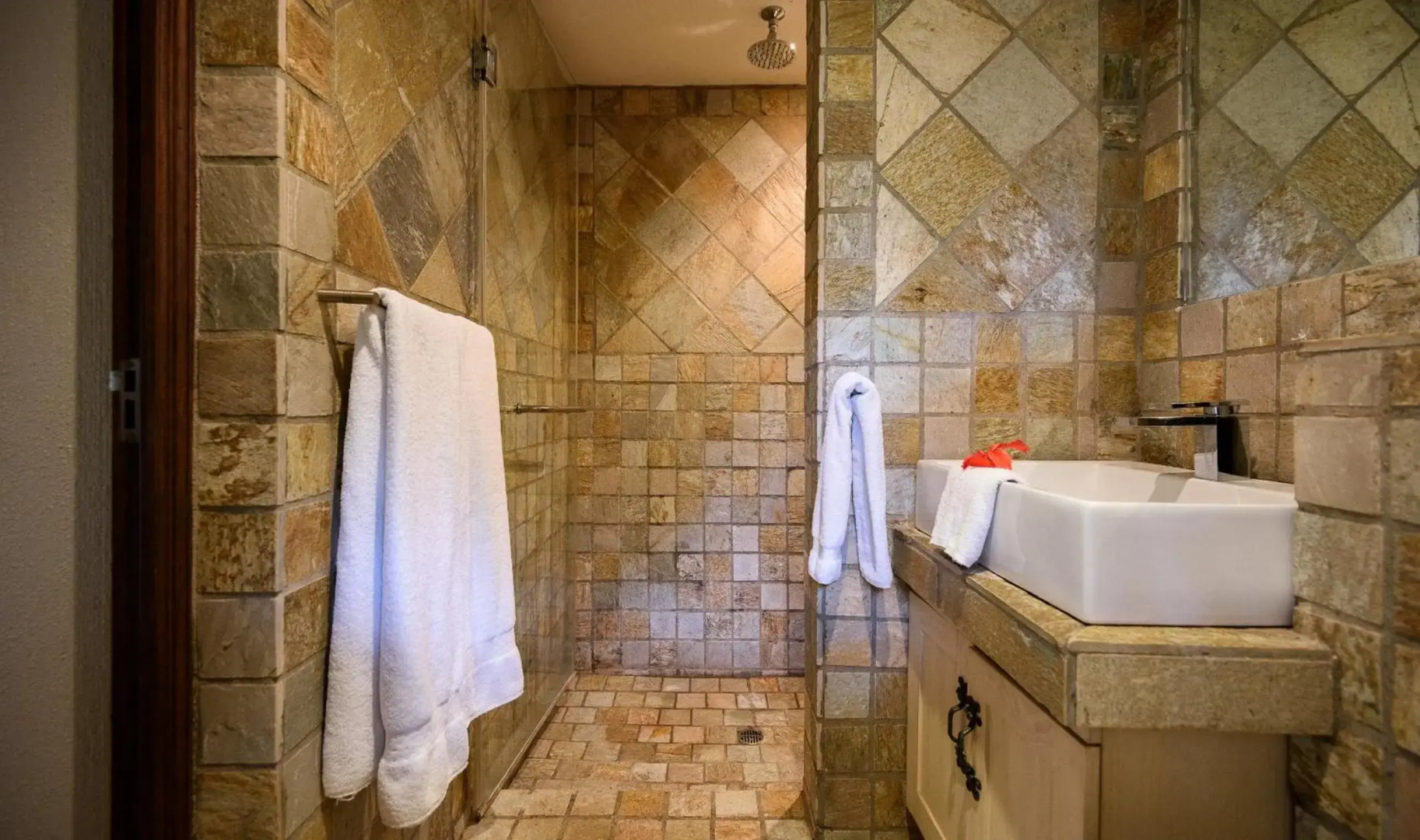 Khaya Ndlovu Safari Manor