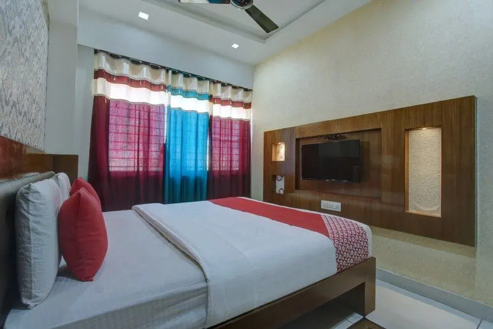 Sharan Residency by OYO Rooms