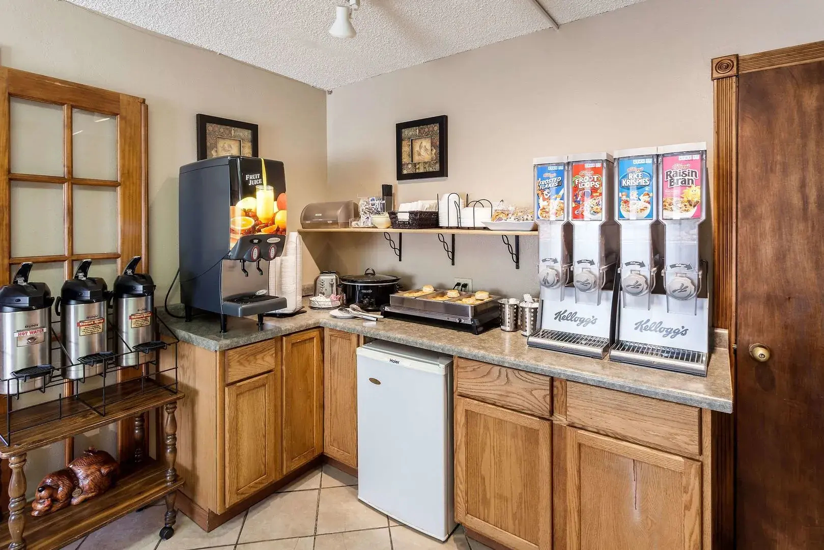 Dragonfly Inn and Suites