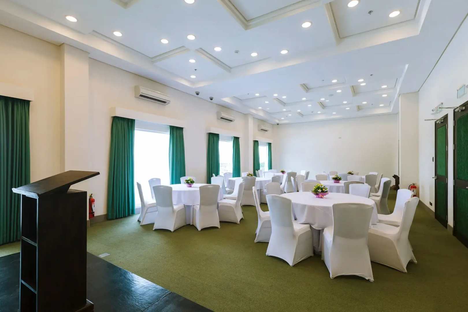 Microtel Inn & Suites by Wyndham South Forbes Near Nuvali