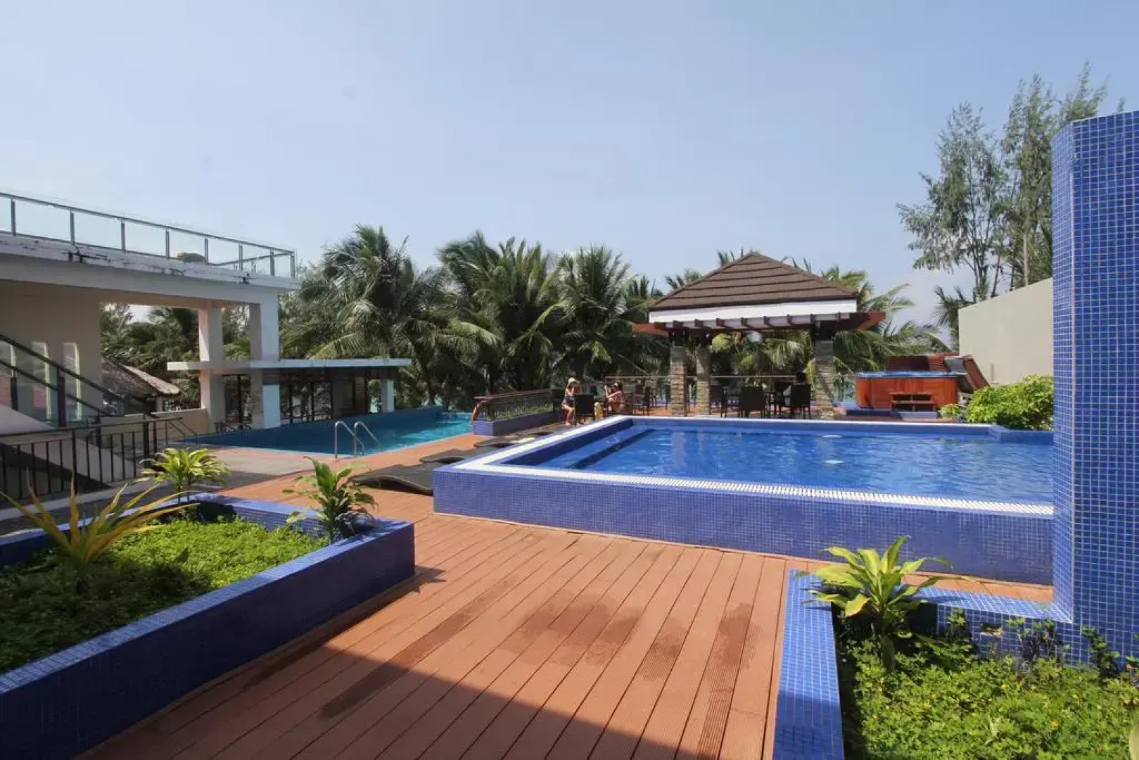 Crown Regency Courtyard Resort