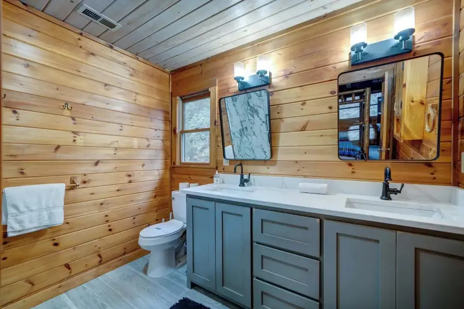 Bear Track Falls Peaceful, Quiet Mtn. Retreat!