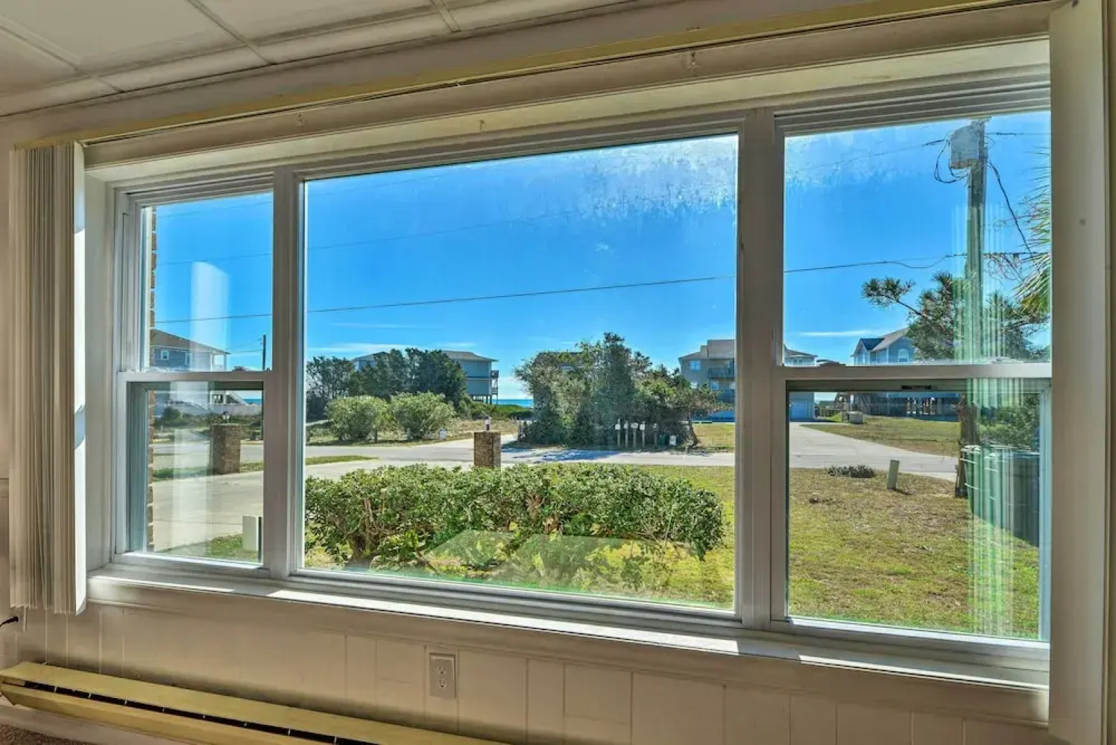 1 Ocean Fun:' Emerald Isle Apt, Steps to Beaches!