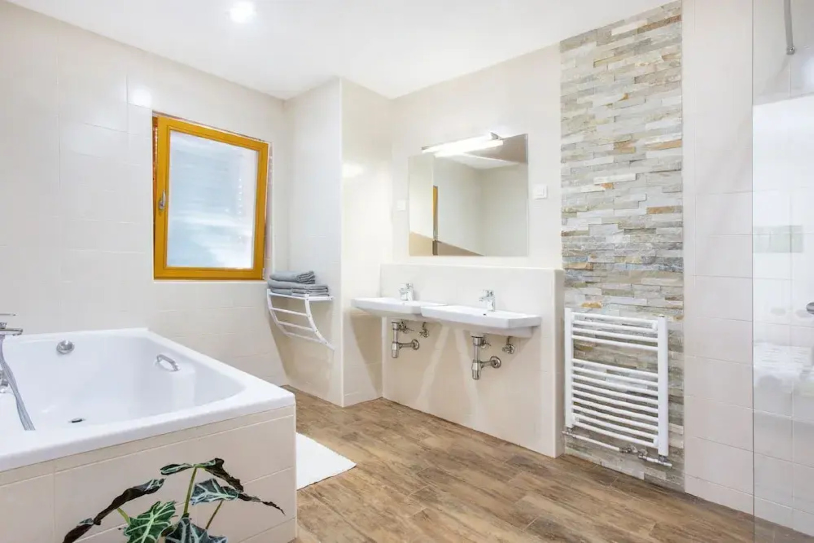 Domovoj Apartments and Rooms