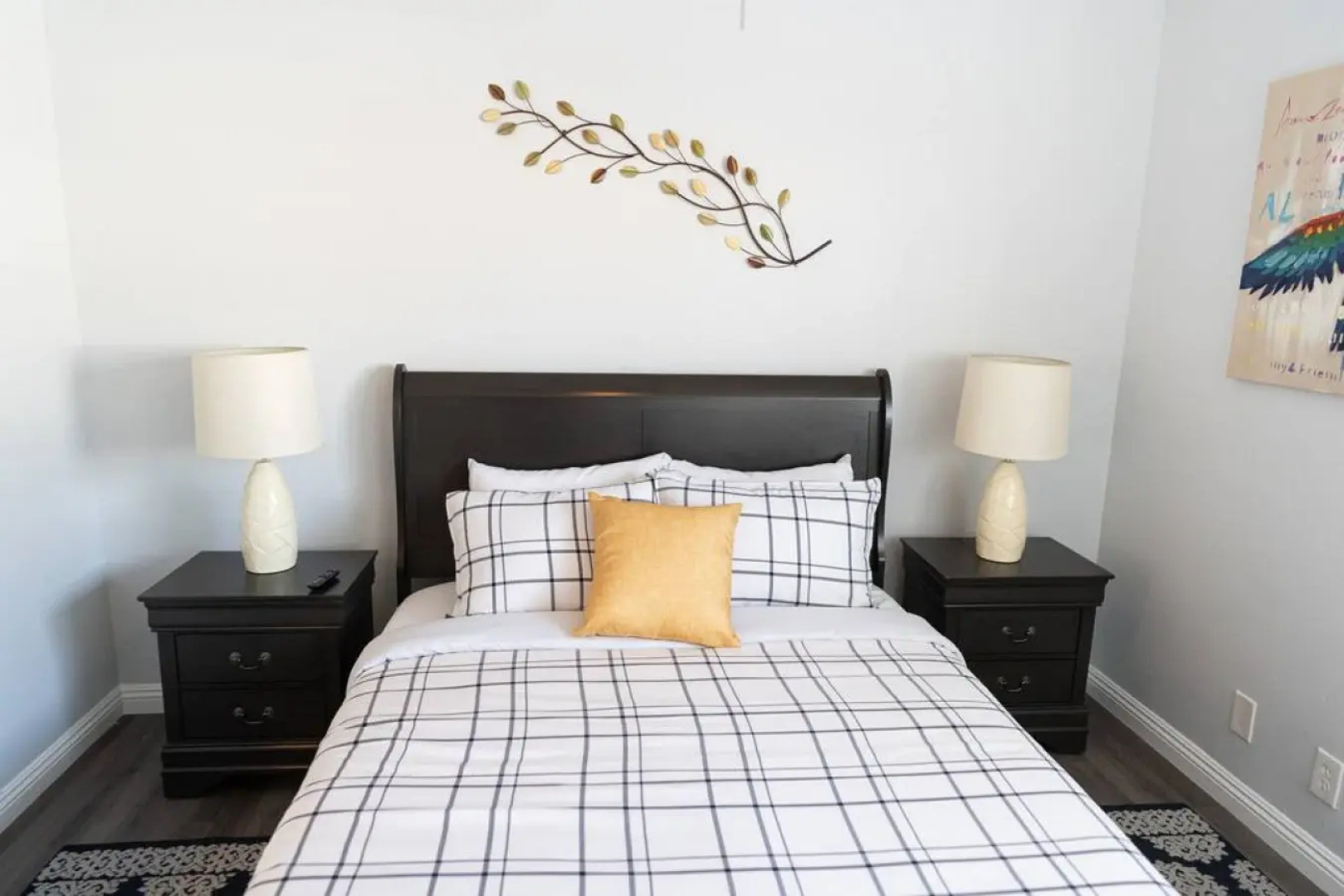 LARGE 4-BEDROOM HOUSE WITH AIR HOCKEY TABLE CLOSE TO DISNEYLAND IN ORANGE COUNTY  (p41)