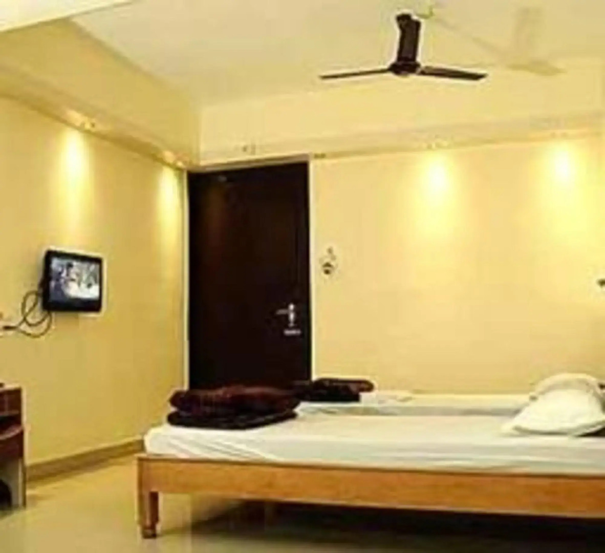 Sonar Bangla's Motel Midway