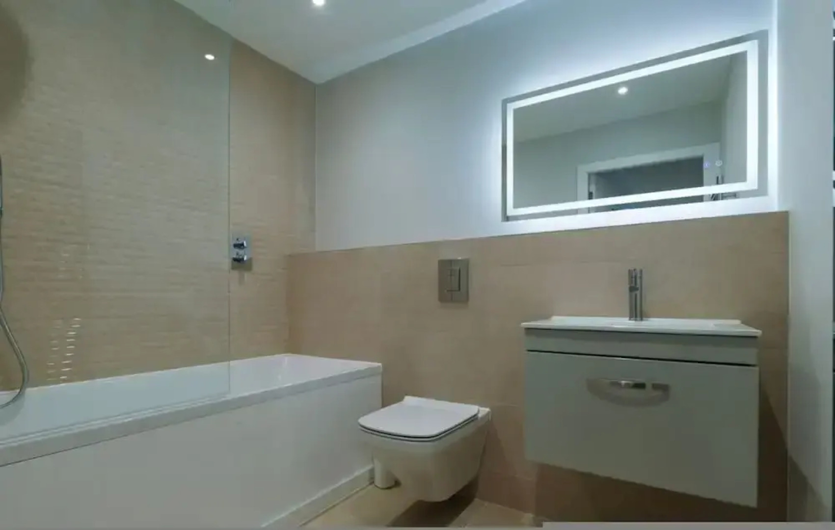 Luxury Manchester Apartment - Yellow