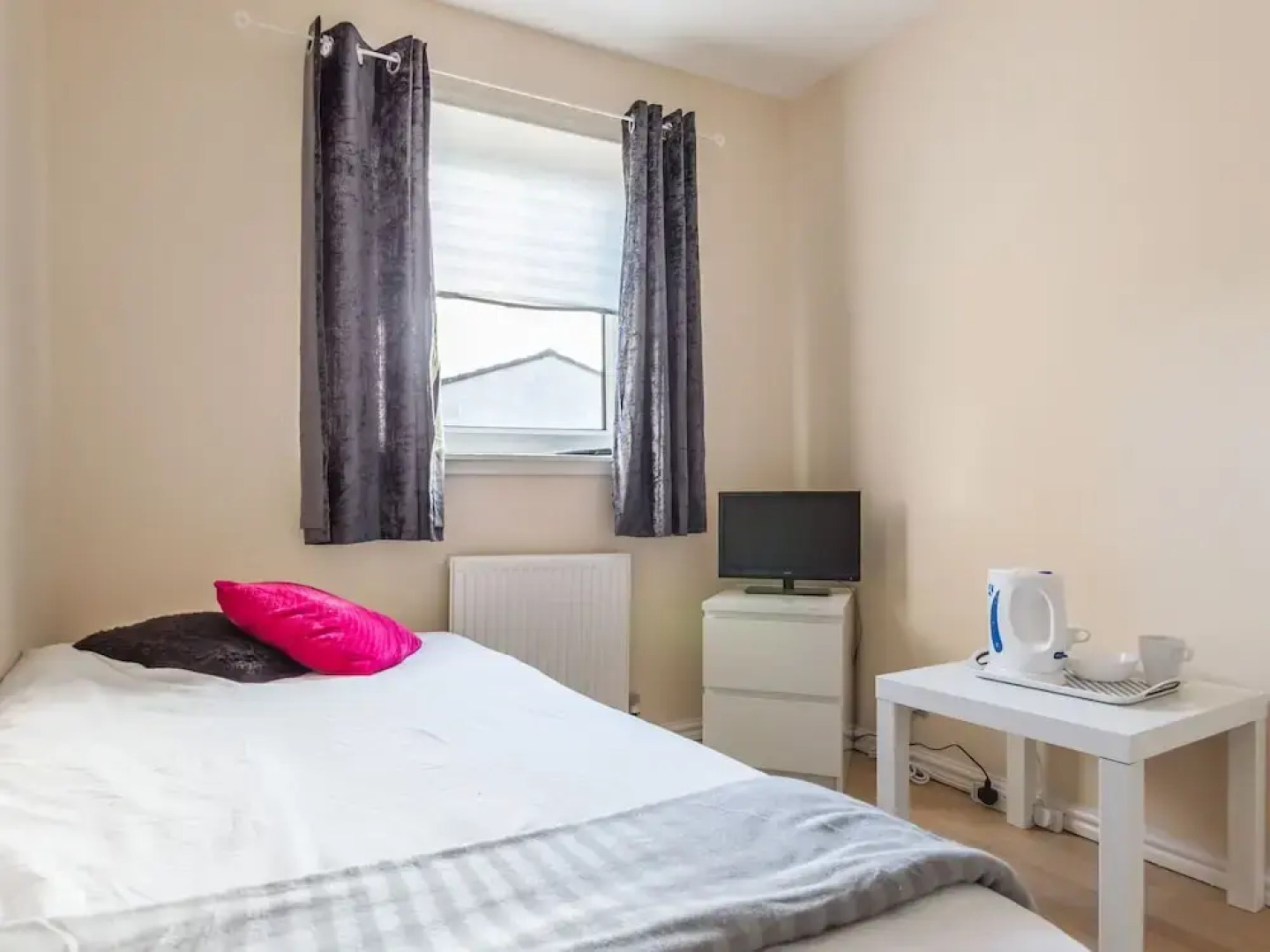 Alluring Holiday Home in Livingston near Town Center